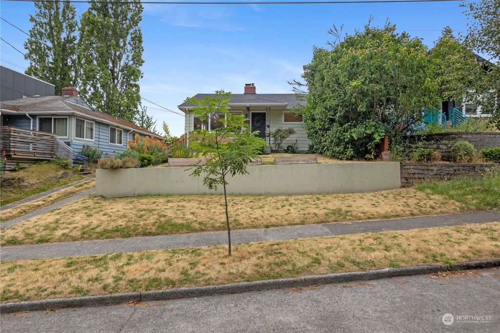 Photo of 4121 Palatine Avenue N, Seattle, WA 98103 (MLS # 2266025)