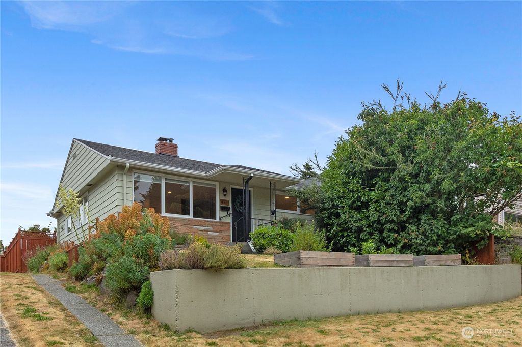 Photo of 4121 Palatine Avenue N, Seattle, WA 98103 (MLS # 2266025)