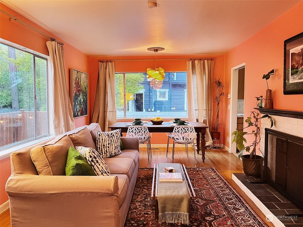 Photo of 307 NE 43rd Street, Seattle, WA 98105 (MLS # 2224446)