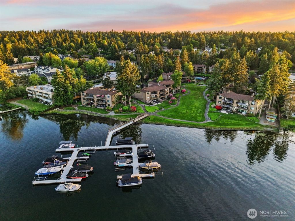 Photo of 17434 NE 40th Place #C5, Redmond, WA 98052 (MLS # 2530303)