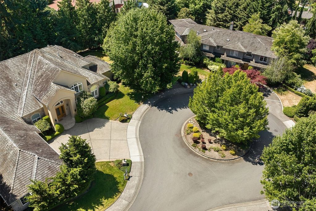 Photo of 13851 NE 1st Place, Bellevue, WA 98005 (MLS # 2436046)