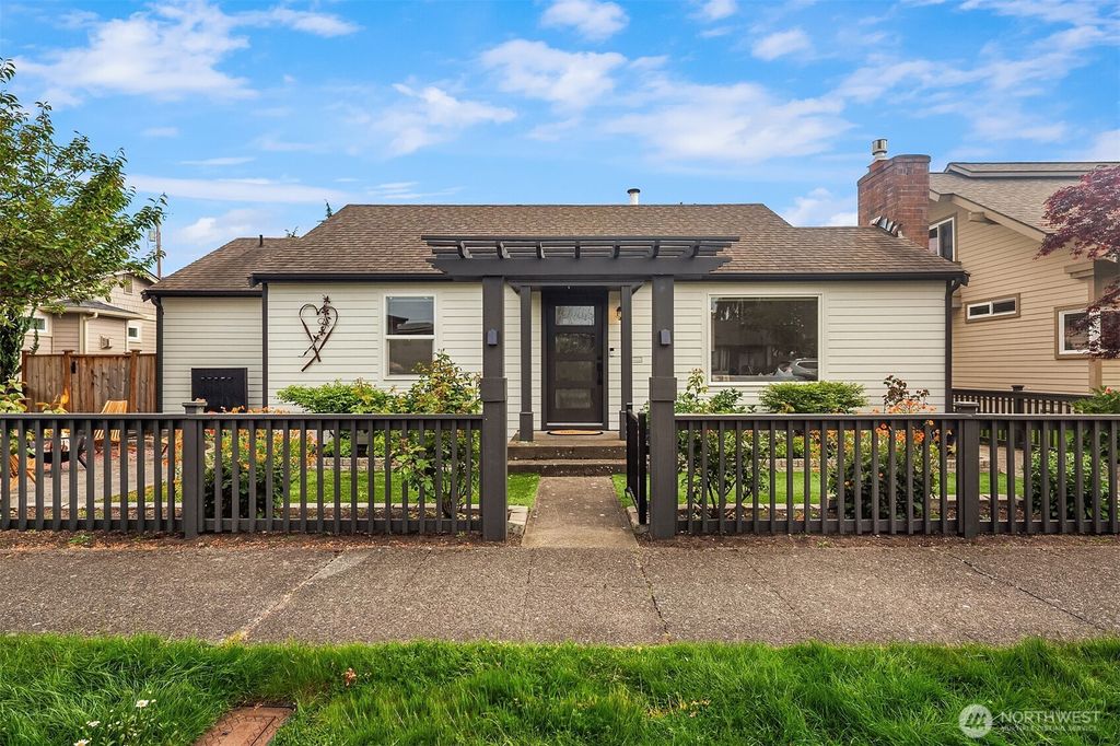 Photo of 618 Alder Street, Edmonds, WA 98020 (MLS # 2522268)