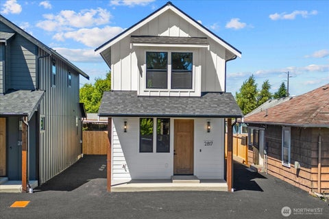 Photo of 2817 25th Street #B, Everett, WA 98201 (MLS # 2545006)