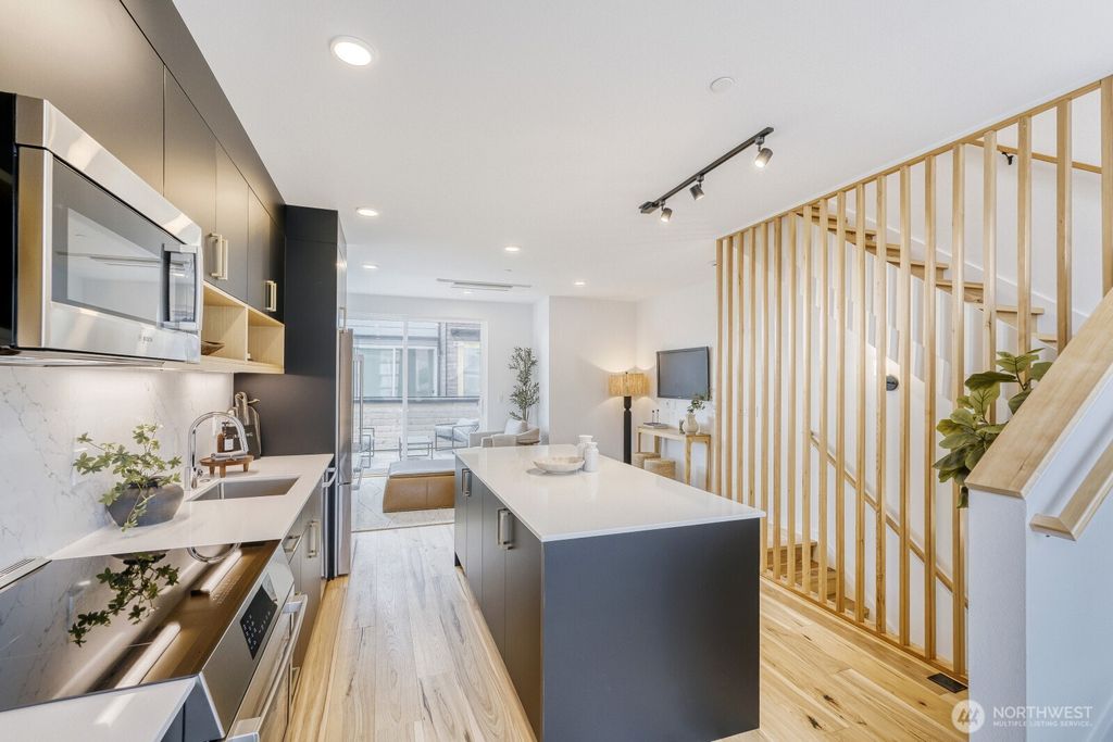 Photo of 517 Howe Street #B, Seattle, WA 98109 (MLS # 2498970)