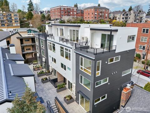 Photo of 517 Howe Street #B, Seattle, WA 98109 (MLS # 2498970)