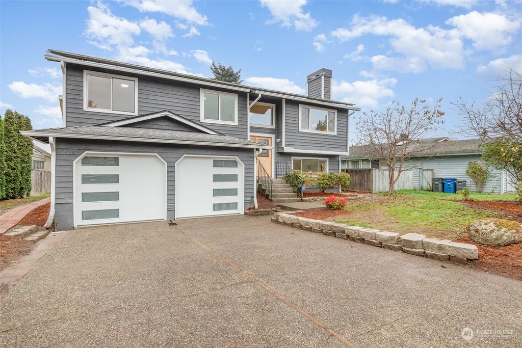 Photo of 1232 S 235th Place, Des Moines, WA 98198 (MLS # 2314785)