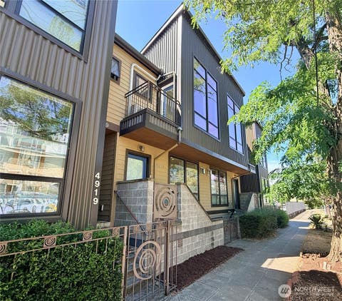 Photo of 4917 39th Avenue S, Seattle, WA 98118 (MLS # 2551191)
