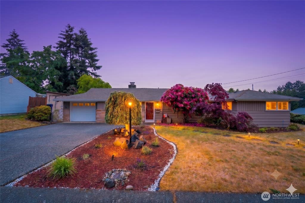 Photo of 24303 59th Avenue W, Mountlake Terrace, WA 98043 (MLS # 2533578)