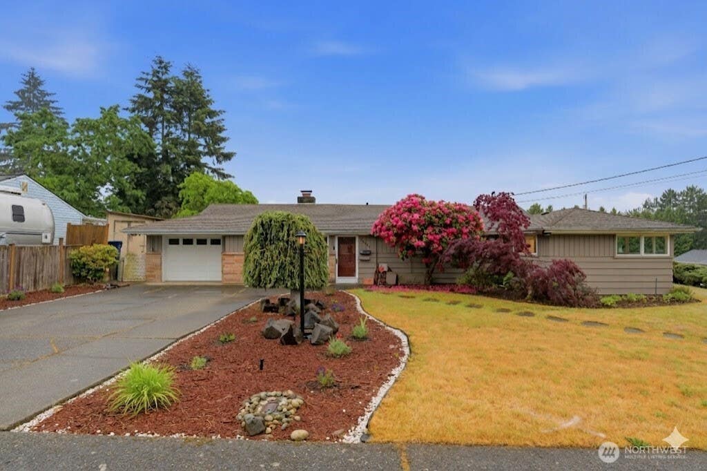 Photo of 24303 59th Avenue W, Mountlake Terrace, WA 98043 (MLS # 2533578)