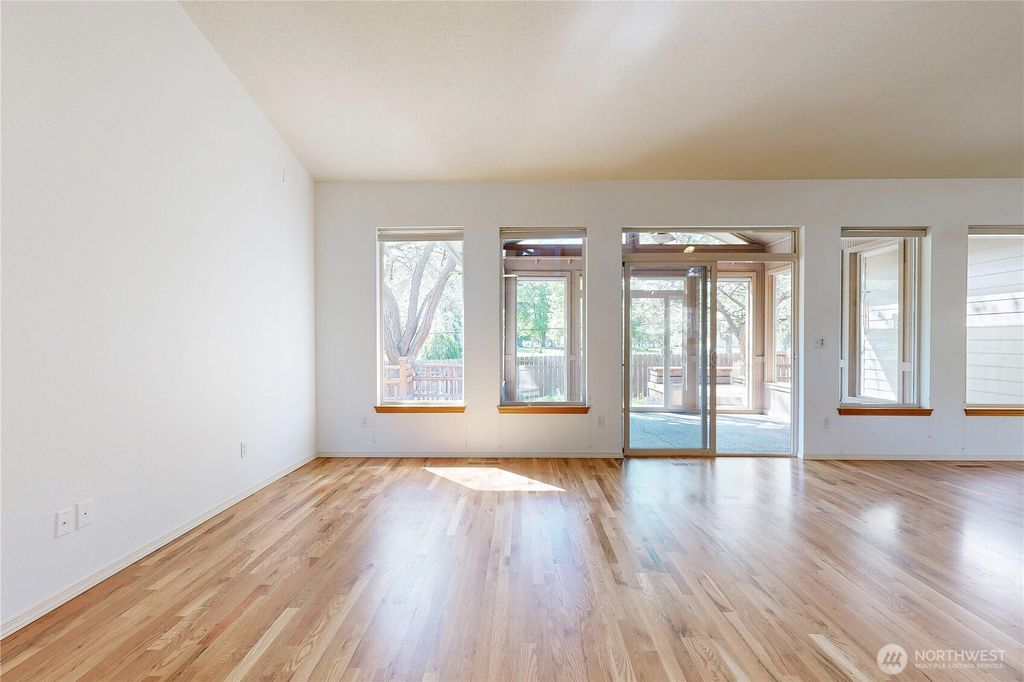 Photo of 32 Parkwood Circle, Walla Walla, WA 99362 (MLS # 2508329)