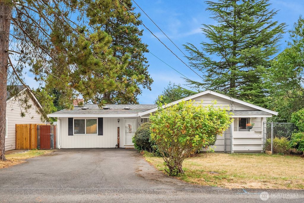 Photo of 16848 124th Avenue SE, Renton, WA 98058 (MLS # 2429295)