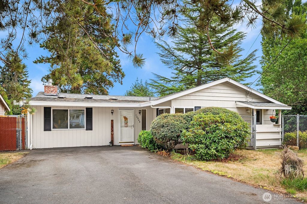 Photo of 16848 124th Avenue SE, Renton, WA 98058 (MLS # 2429295)
