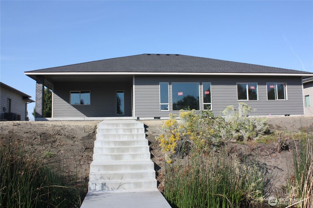 Photo of 3493 Blue Heron Lane, Moses Lake, WA 98837 (MLS # 2489245)