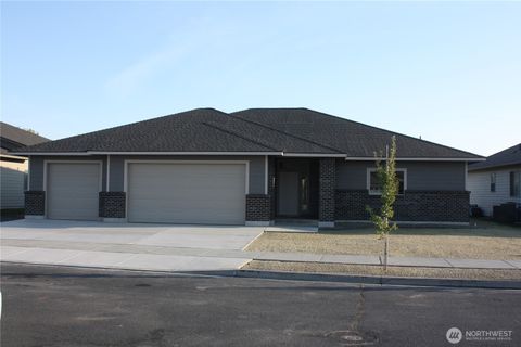 Photo of 3493 Blue Heron Lane, Moses Lake, WA 98837 (MLS # 2489245)