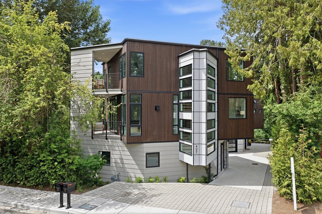Photo of 427 102nd Avenue SE, Bellevue, WA 98004 (MLS # 2582453)
