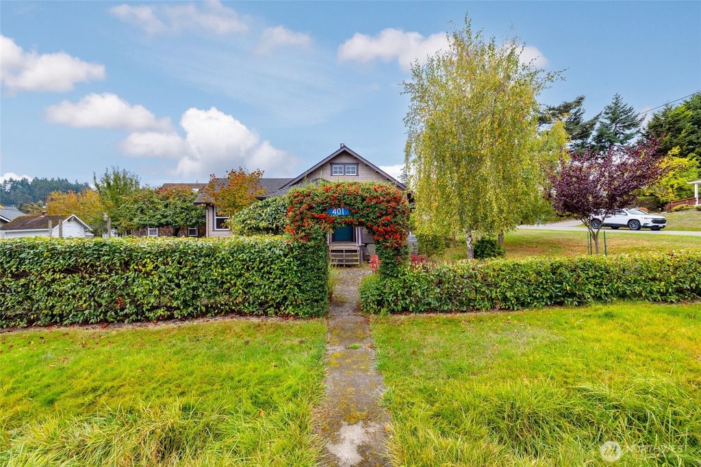 Photo of 401 NE 9th Street, Coupeville, WA 98239 (MLS # 2441432)