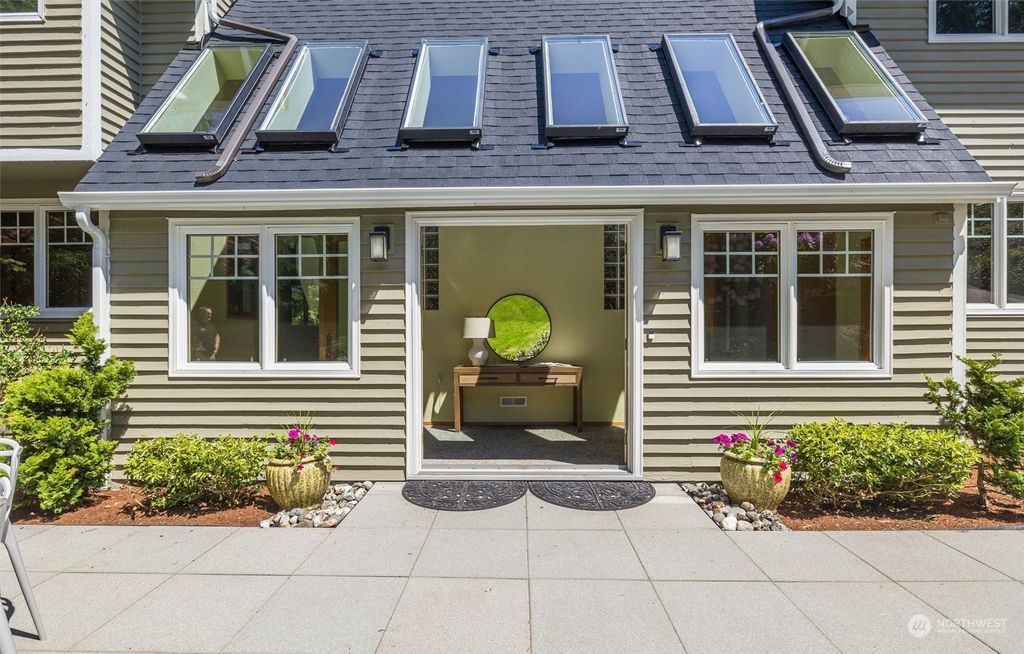 Photo of 11925 Maplewood Avenue, Edmonds, WA 98026 (MLS # 2062744)