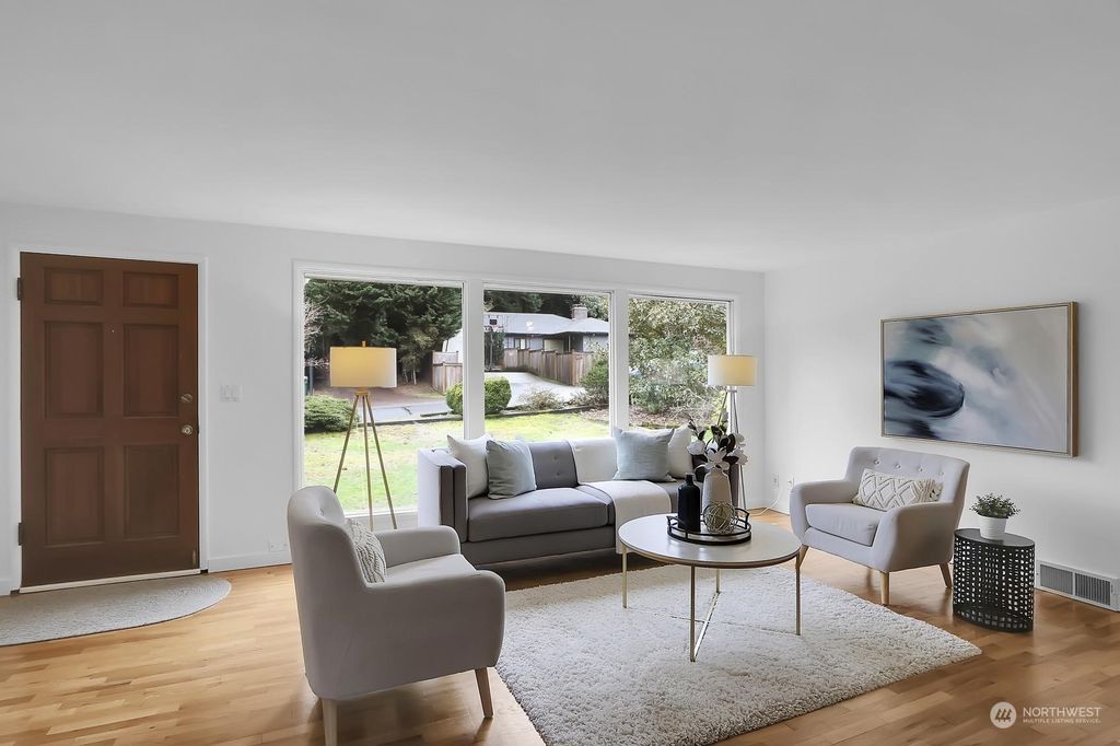 Photo of 3838 NE 92nd St, Seattle, WA 98115 (MLS # 2193132)