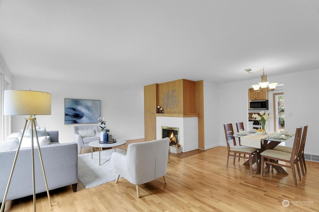 Photo of 3838 NE 92nd St, Seattle, WA 98115 (MLS # 2193132)