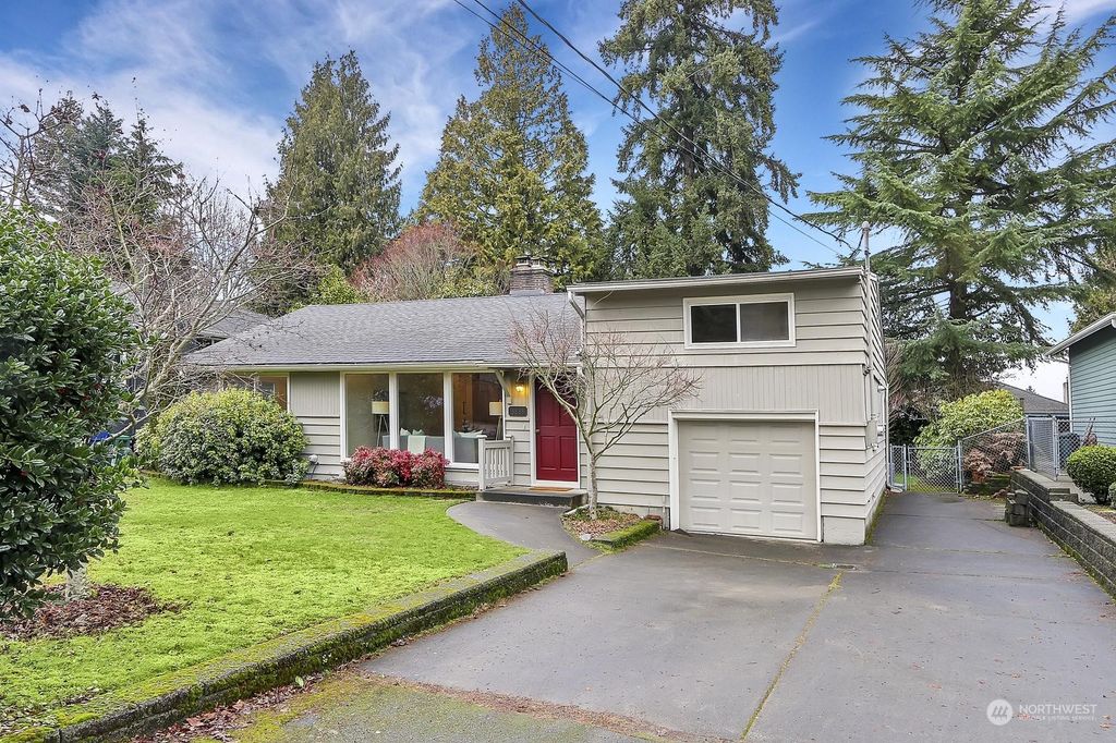 Photo of 3838 NE 92nd St, Seattle, WA 98115 (MLS # 2193132)