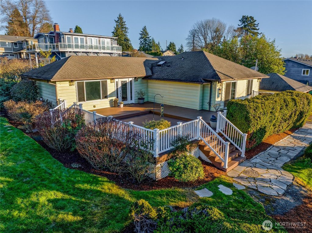 Photo of 805 S 223rd Street, Des Moines, WA 98198 (MLS # 2481163)