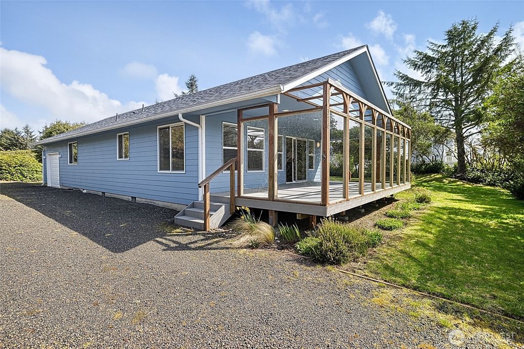 Photo of 376 Sand Dune Avenue SW, Ocean Shores, WA 98569 (MLS # 2509566)