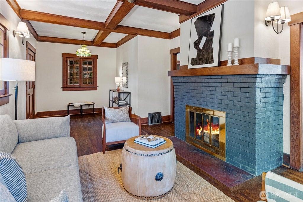 Photo of 4754 4th Avenue NE, Seattle, WA 98105 (MLS # 2533709)