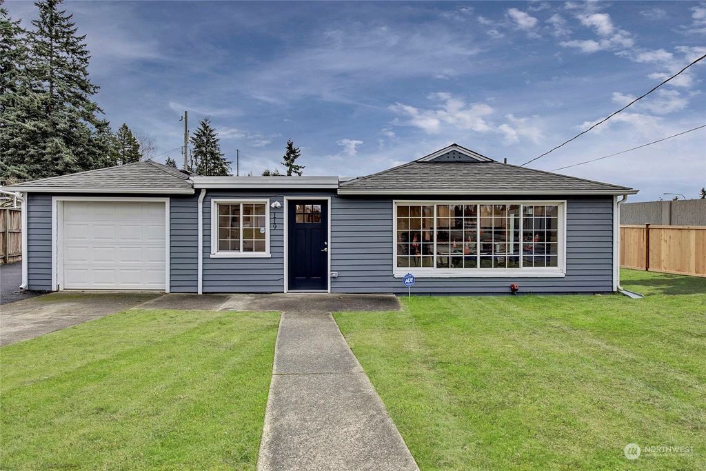 Photo of 119 NE 170th Street, Shoreline, WA 98155 (MLS # 2191629)