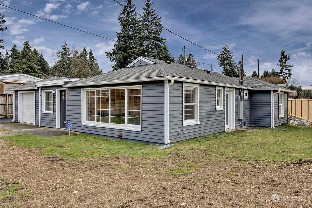 Photo of 119 NE 170th Street, Shoreline, WA 98155 (MLS # 2191629)