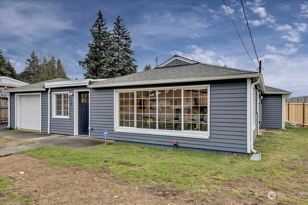 Photo of 119 NE 170th Street, Shoreline, WA 98155 (MLS # 2191629)