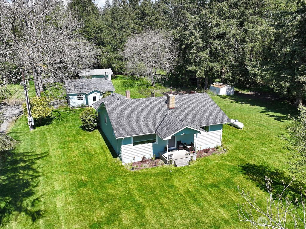 Photo of 397 Lagoon Point Road, Greenbank, WA 98253 (MLS # 2500517)