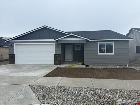 Photo of 104 Salmon Drive, Wenatchee, WA 98801 (MLS # 2483693)