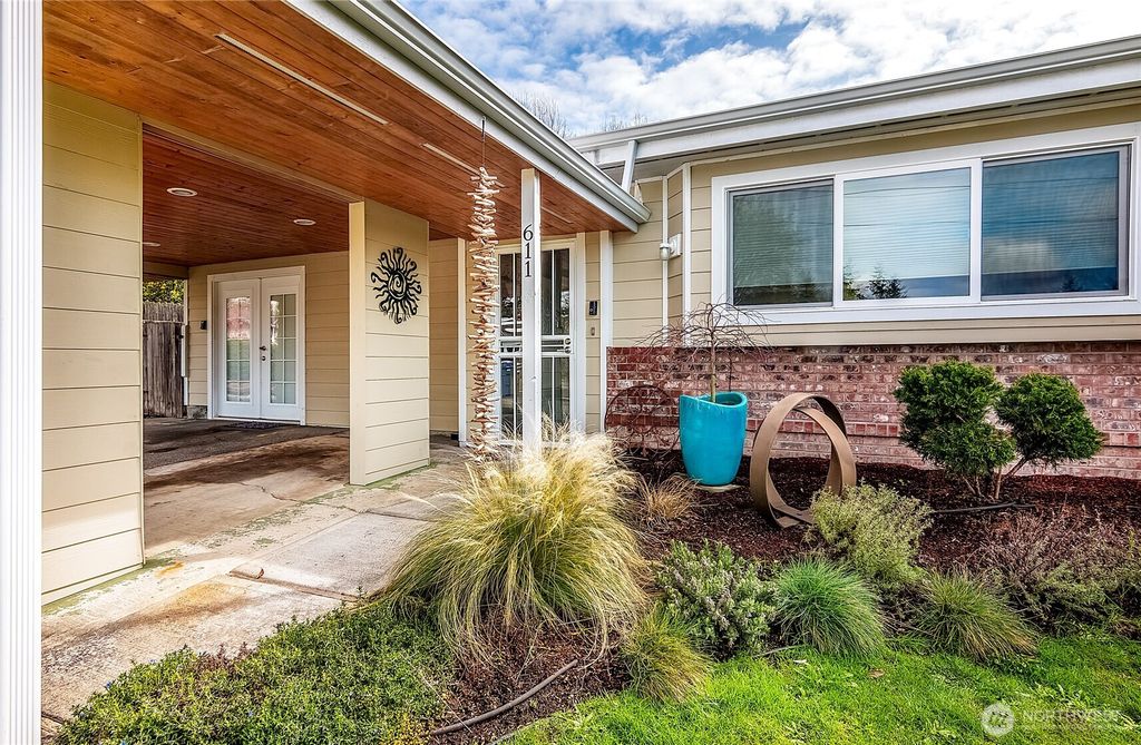Photo of 611 SW 183rd Street, Normandy Park, WA 98166 (MLS # 2352731)
