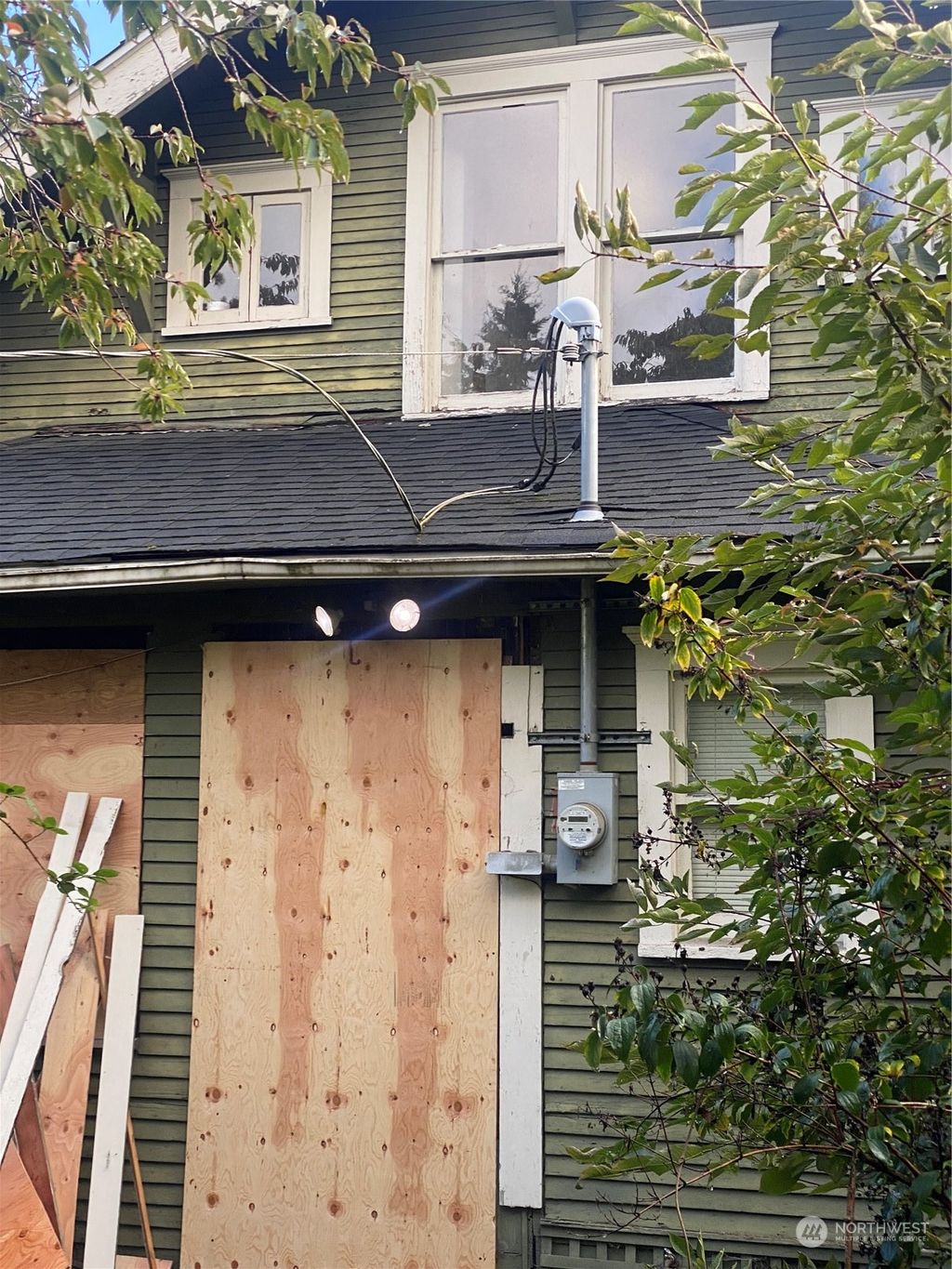 Photo of 2727 Warren Avenue N, Seattle, WA 98109 (MLS # 2304375)