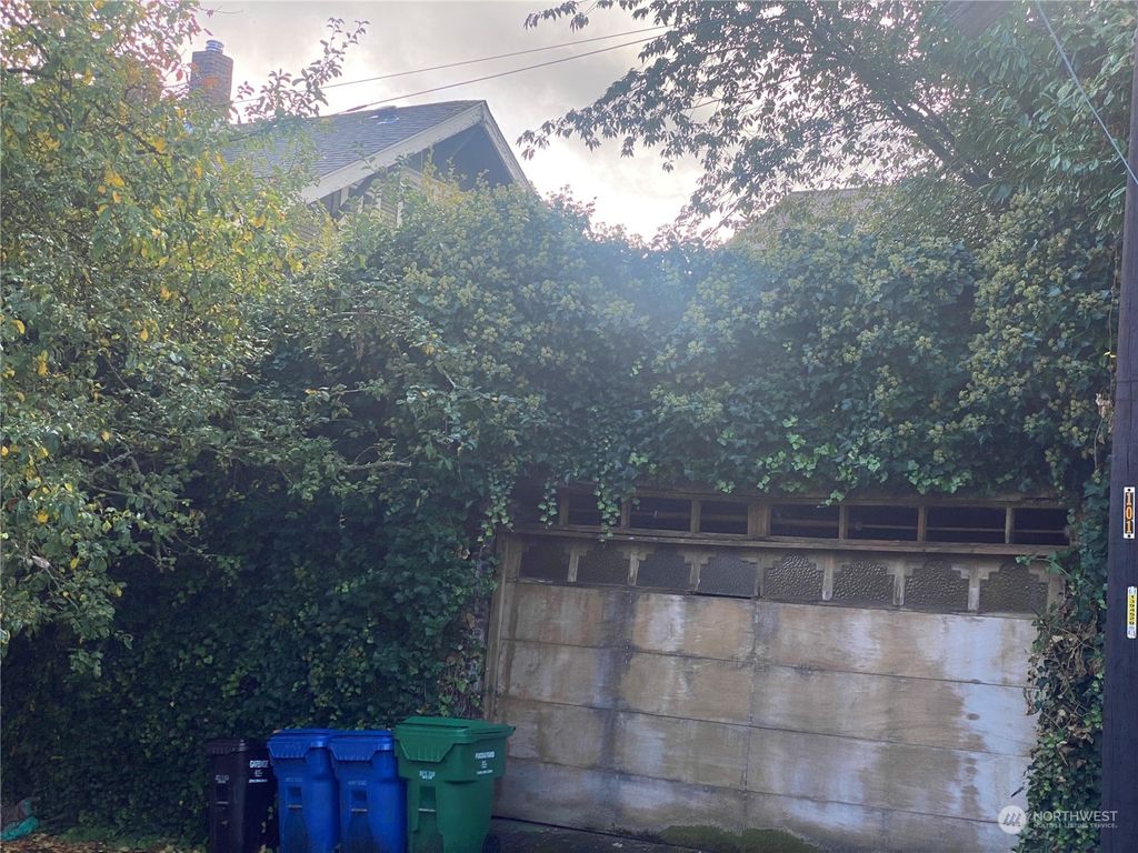 Photo of 2727 Warren Avenue N, Seattle, WA 98109 (MLS # 2304375)