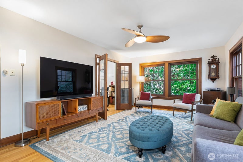 408 Bellevue Avenue E 201
