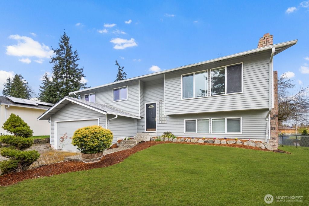Photo of 12915 SE 164th Street, Renton, WA 98058 (MLS # 2493977)