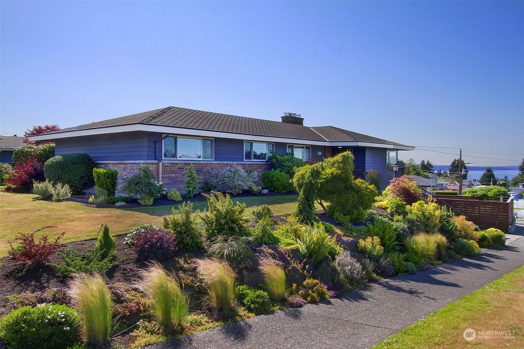 Photo of 2351 NW 89th Place, Seattle, WA 98117 (MLS # 2251442)