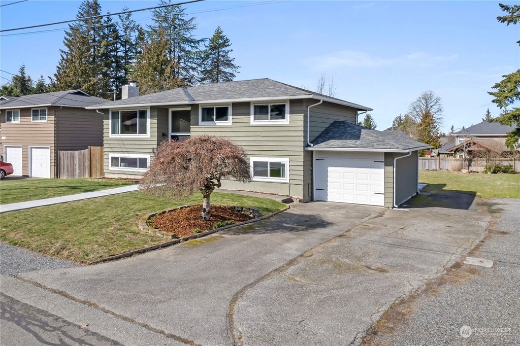 Photo of 7422 NE 146th Street, Kenmore, WA 98028 (MLS # 2031207)