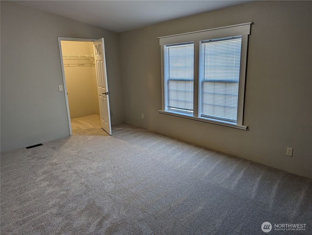 listing image 9363423696835437092