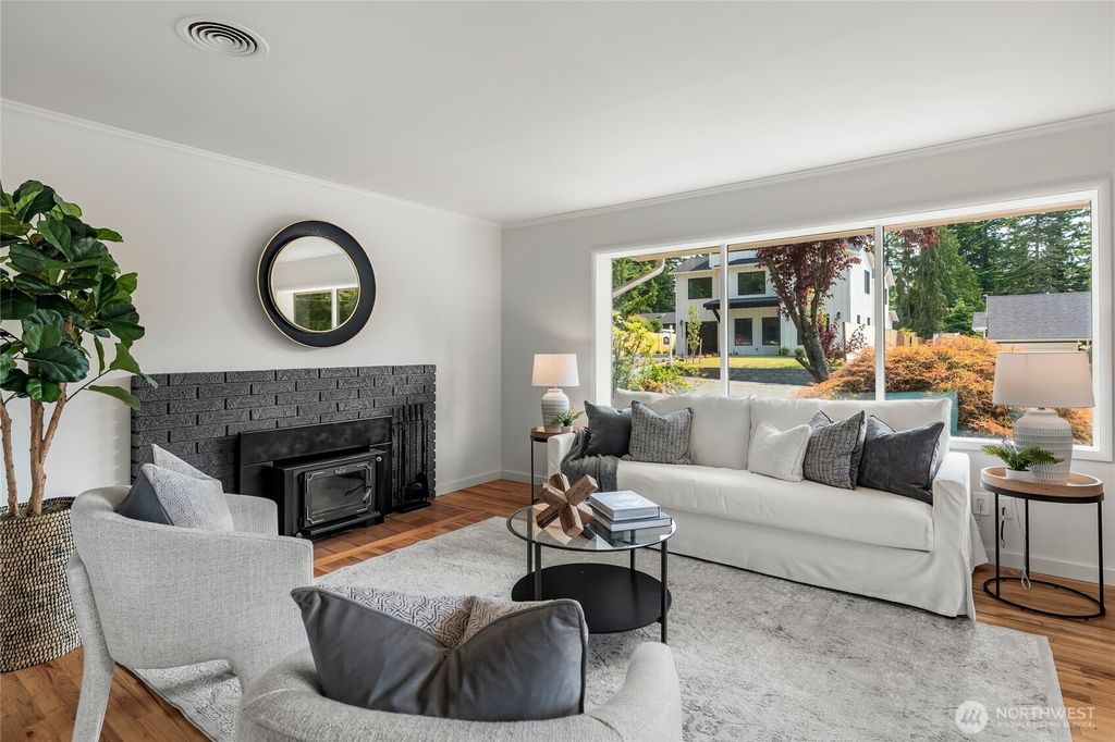 Photo of 12515 2nd Avenue NE, Seattle, WA 98125 (MLS # 2395515)