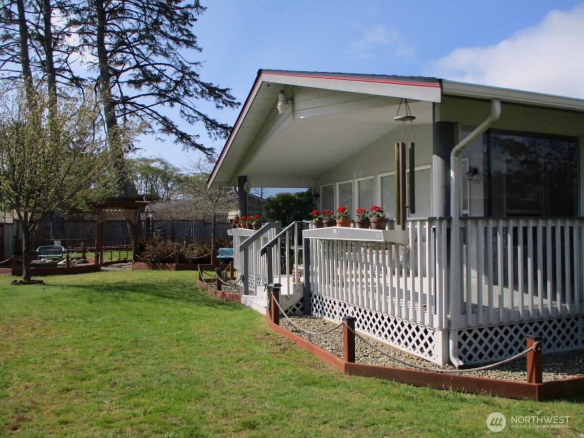 448 Octopus Avenue NE