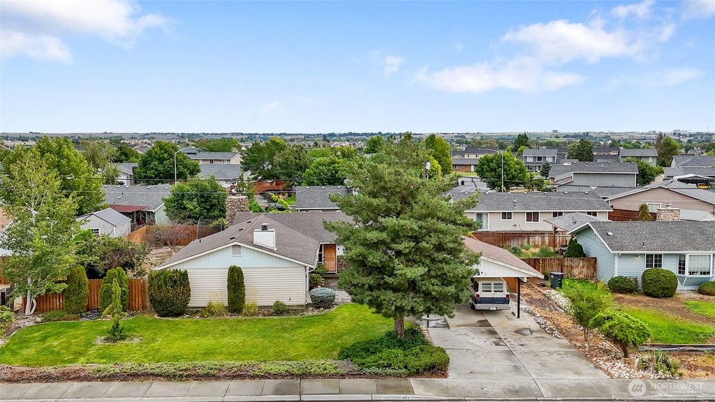 Photo of 603 N Crestview Drive, Moses Lake, WA 98837 (MLS # 2500140)