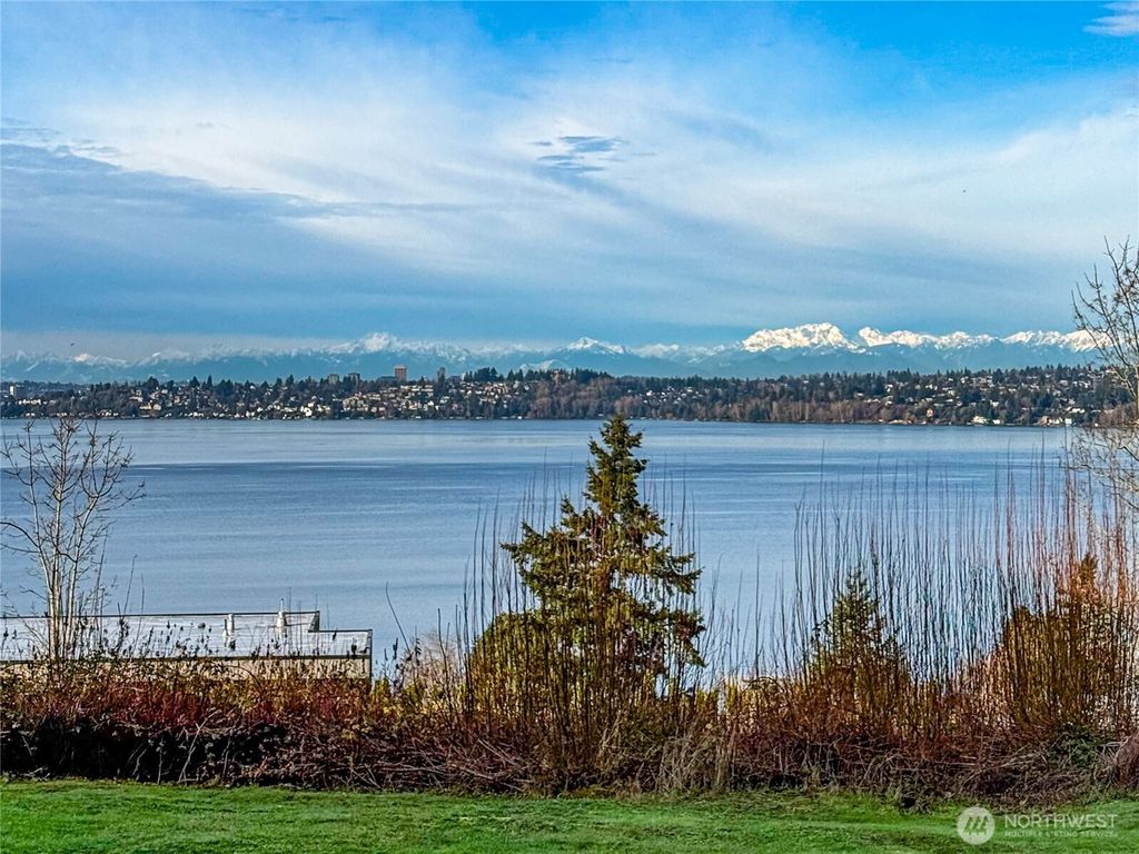 Photo of 5833 104th Avenue NE, Kirkland, WA 98033 (MLS # 2468495)