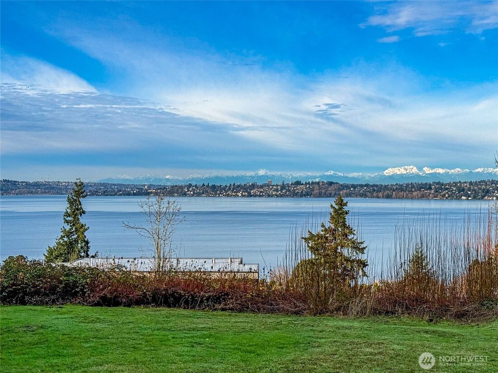 Photo of 5833 104th Avenue NE, Kirkland, WA 98033 (MLS # 2468495)