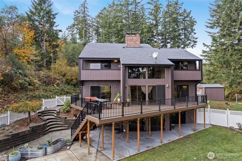 1048 12th Avenue Fox Island WA 98333