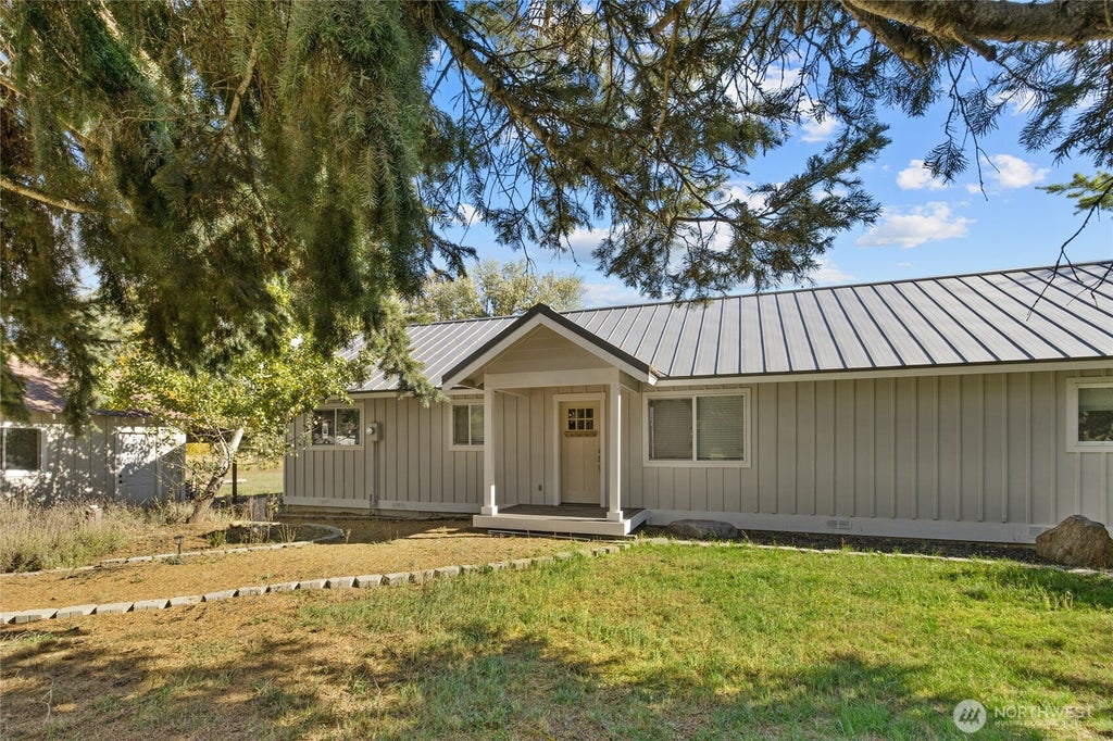 Photo of 120 Three Lakes Road, Cle Elum, WA 98922 (MLS # 2593981)