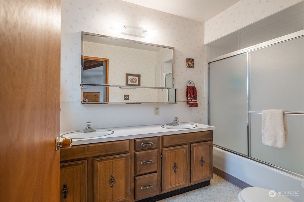listing image 9365631637949058081