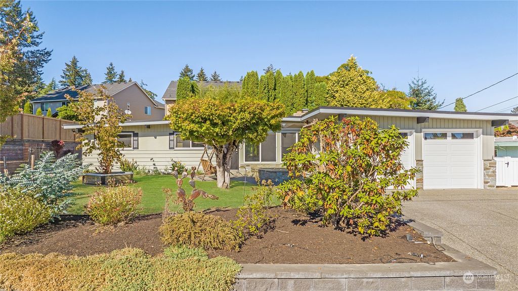 Photo of 2927 206th Place SW, Lynnwood, WA 98036 (MLS # 2006681)