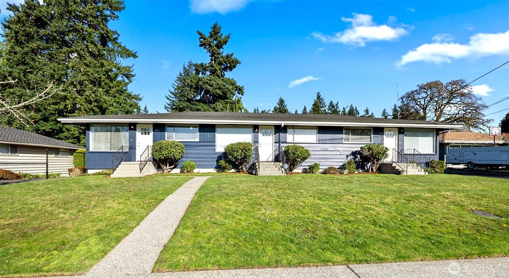 Photo of 5615 Beverly Ln LN, Everett, WA 98203 (MLS # 2580199)